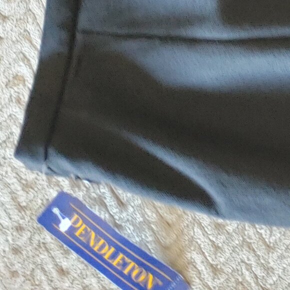 Pendleton Wool Skirt lined, side zipper, back slits. - Picture 15 of 15